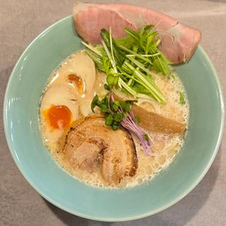 煮卵とんこつ醤油ラーメン(俺の名はJ)