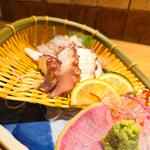 地タコのお造り(魚と炭と酒はちお)