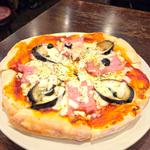 ベーコンとナスのトマトソースピザ