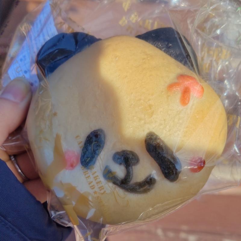 白いクリームチーズパン(アドベンチャーワールド)