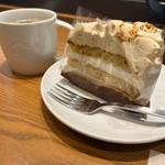ホワイトモカケーキとブリュードコーヒー