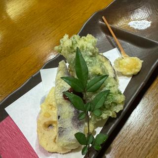 天ぷら盛り合わせ(よもぎ)