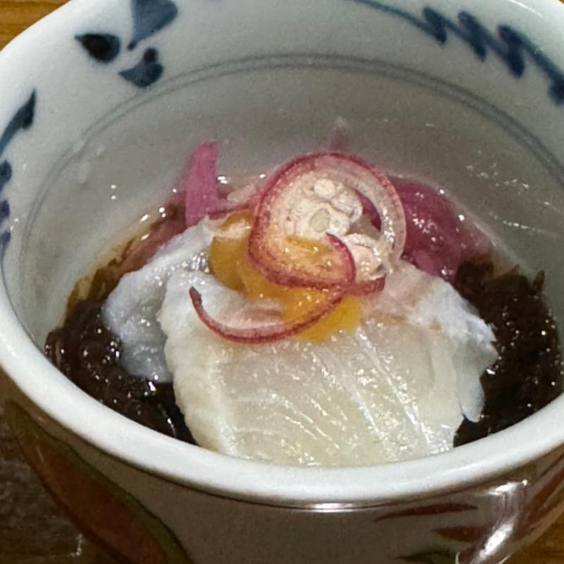 もずく酢と昆布締め鯛(よもぎ)