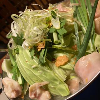 モツ鍋(炭火野菜巻き串と餃子 博多うずまき 海浜幕張店)