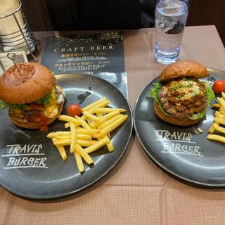 ダブルチーズバーガー ボロネーゼバーガー(TRAVIS BURGER)