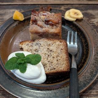 バナナケーキとアップルケーキのハーフ&ハーフ