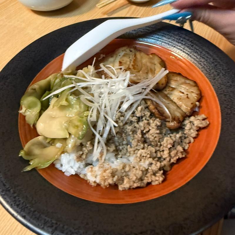 炙りチャーシューそぼろ丼(伊香保温泉　ホテルきむら )