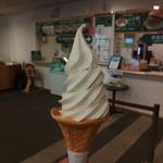 国見ソフトクリーム　もも