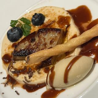 フォアグラのポワレ 醤油のブリュレと焼き茄子のアイスクリーム添え ソースモレ(メインダイニングルーム ル・トリアノン)