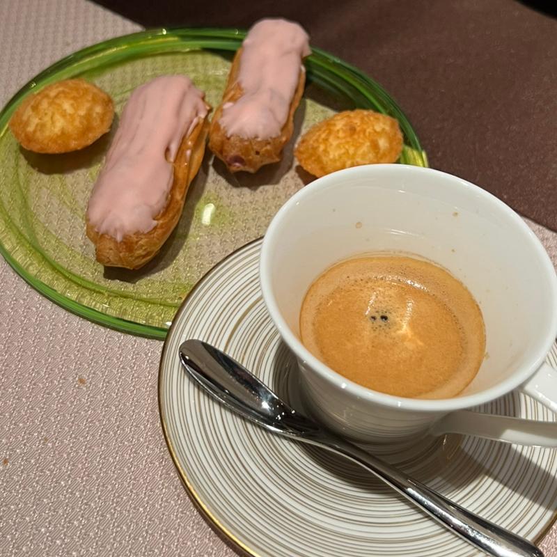 コーヒー 小菓子(メインダイニングルーム ル・トリアノン)