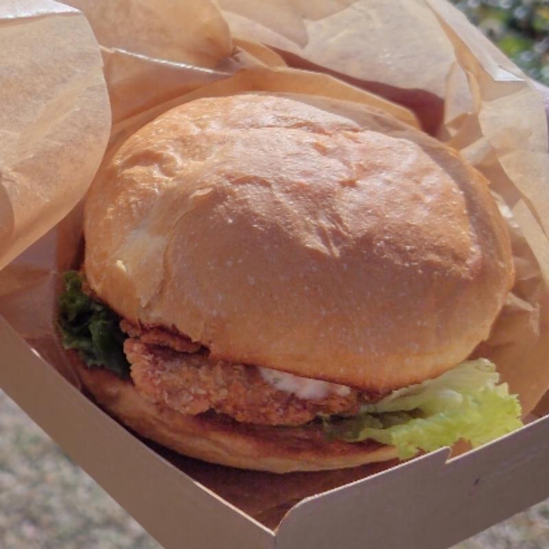 梅タルソースのアジフライバーガー(ミサキベーカリー)