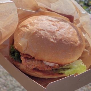 梅タルソースのアジフライバーガー(ミサキベーカリー)