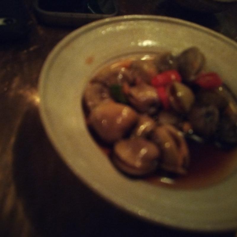 (小酒 sake bar （預約制）We kindly ask that all guests make a reservation in advance, as we are unable to accommodate walk-ins.)