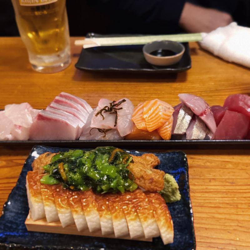 お刺身盛り合わせと板わさ(居腹じらいや)