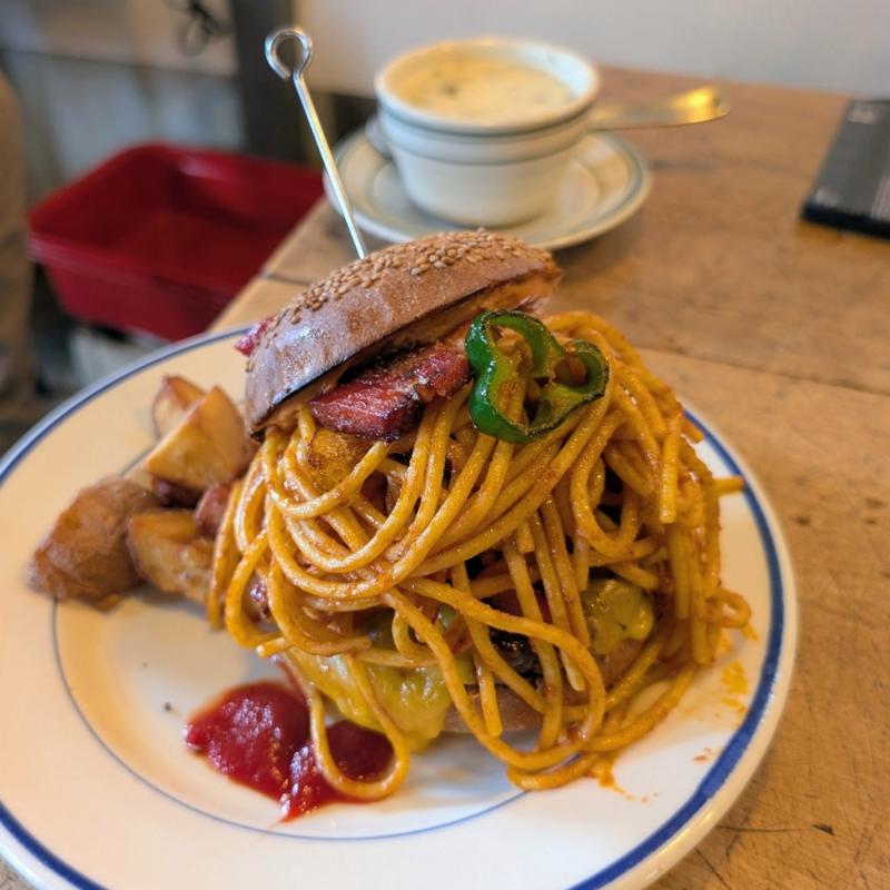 勝手にナポリタンバーガー(DAKOTA ・RUSTIC TABLE・)