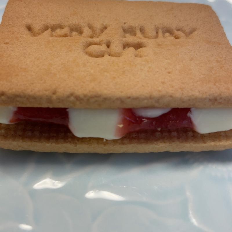 いちごミルクサンド4個(ベリールビーカット エキュート品川店)