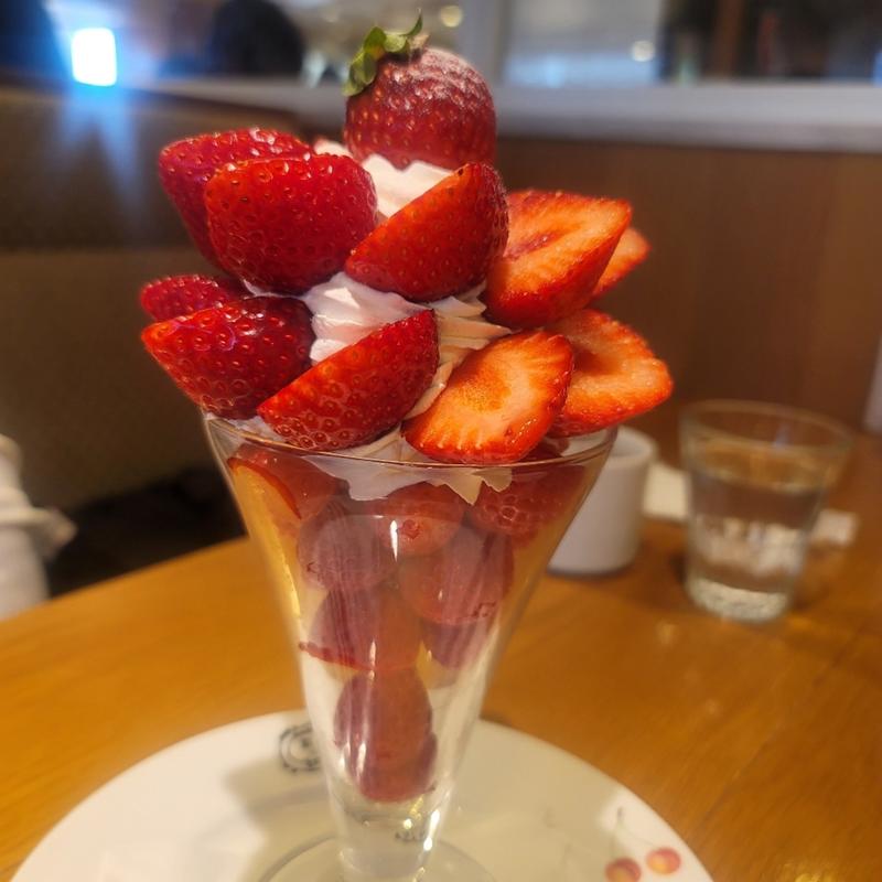 あまおうパフェ(果実園リーベル 池袋店)