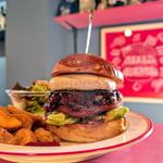 ベイクドカマンベールチーズ照り焼きバーガー(S.B. DINER KOBE)
