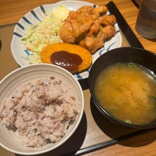 から揚げ&コロッケ定食