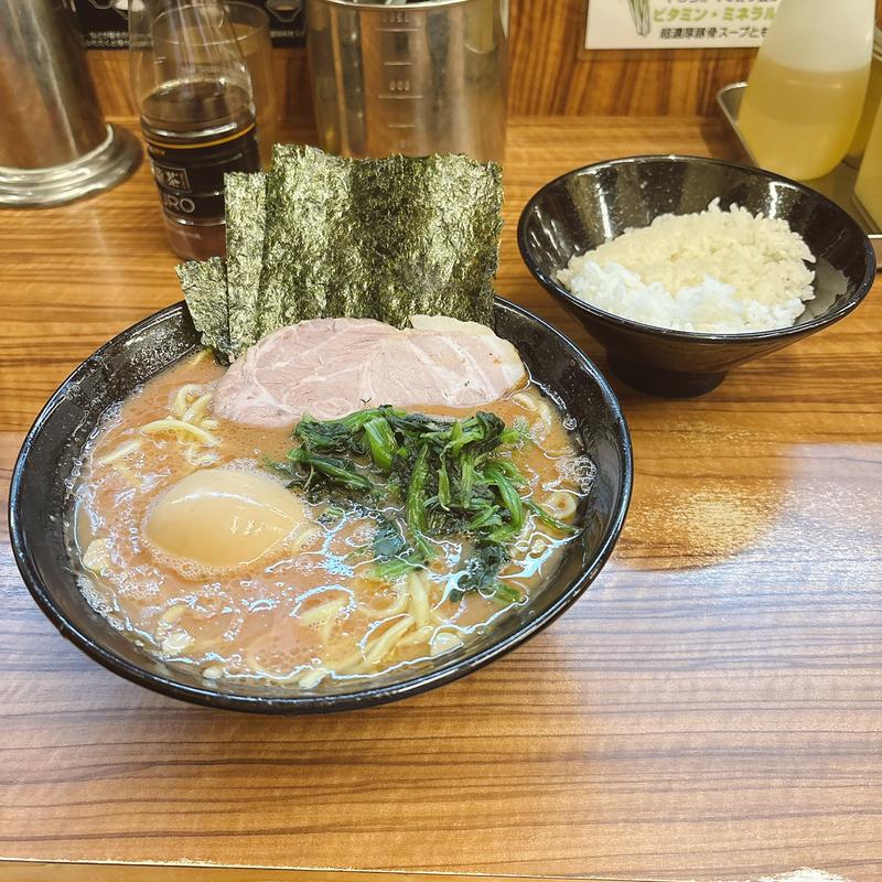 半熟味玉ラーメン(並) , ライス(横浜家系らーめん 二代目武道家)