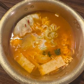 辛ラーメン定食(韓国料理ヨギヨ新橋店)