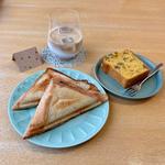 ツナとチーズのホットサンド カボチャのパウンドケーキ