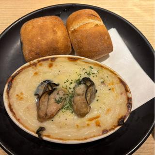 牡蠣とチーズのクリームグラタン(エイス シー オイスターバー パルコヤ上野店)
