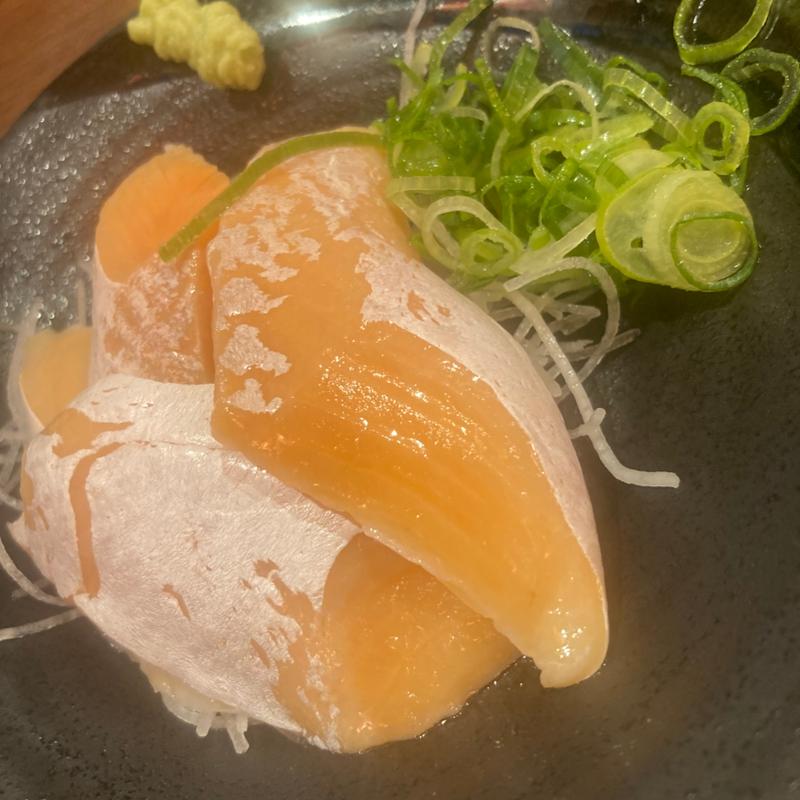 サーモン刺し(バリヤス酒場 幕張本郷南口)