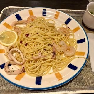 エビとイカのペペロンチーノ