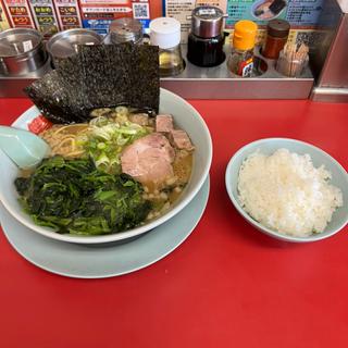 醤油ラーメン　半ライス　ほうれん草　コロチャー　背脂