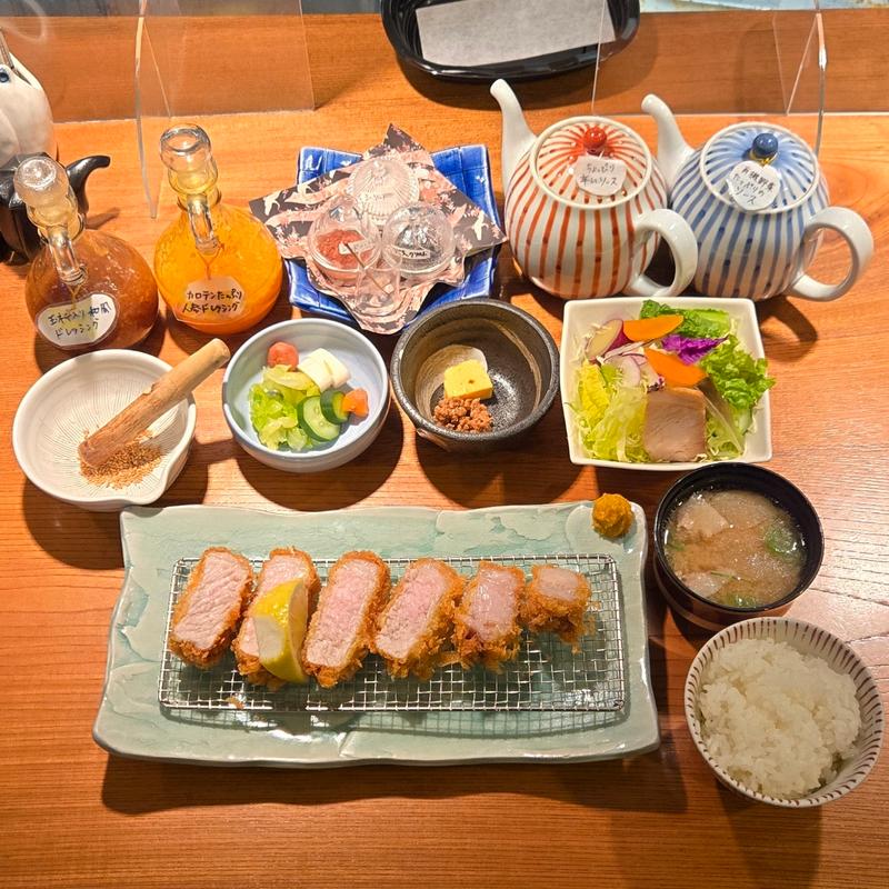 極選厚切りロースかつ定食(豚笑 )