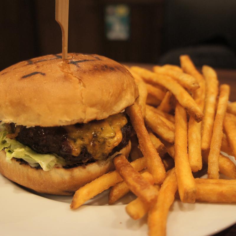 BBQベーコンチーズバーガー(Midtown BBQ Yokohama)