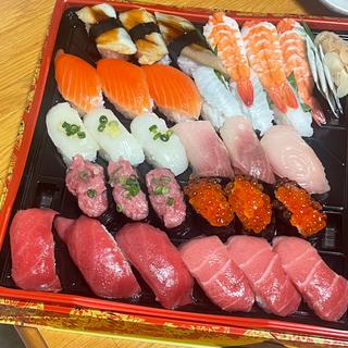 本鮪・中トロ入りにぎり鮨　30巻