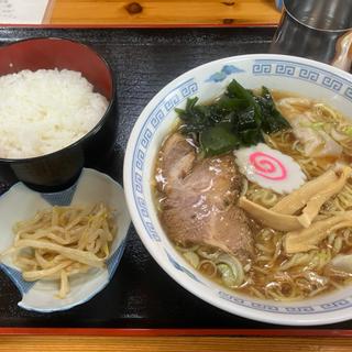 ワンタン麺ライス