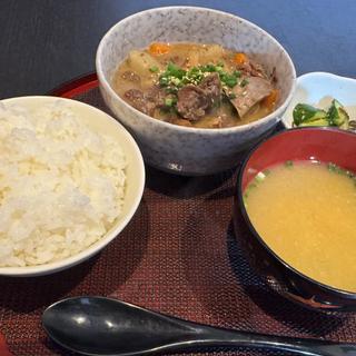 もつ煮込み定食(ハンバーグステーキ&焼肉 DiSH)