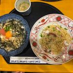 ハーフ&ハーフ（たらこと湯葉とモッツァレラチーズのカルボナーラとタコのペペロンチーノ）