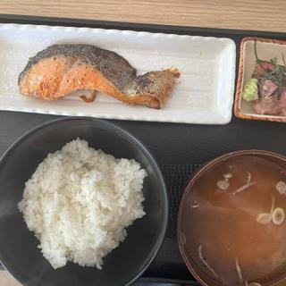 サーモン西京漬定食(場外市場 寺田屋商店)