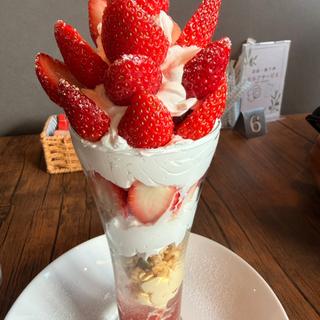 苺いちごパフェ