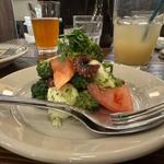 タコとブロッコリー モッツァレラチーズのオオバマリネ