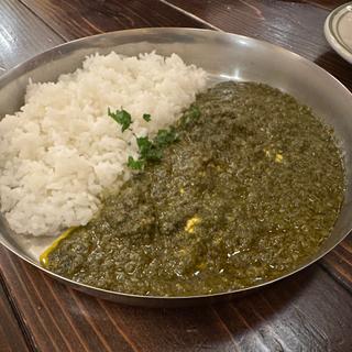 ほうれん草とパニールのカレー