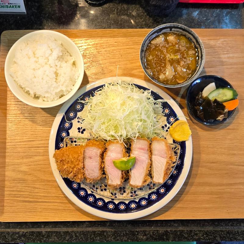 幻の満州豚 特上ロース180g
定食セット(銘柄豚とんかつシバケン)