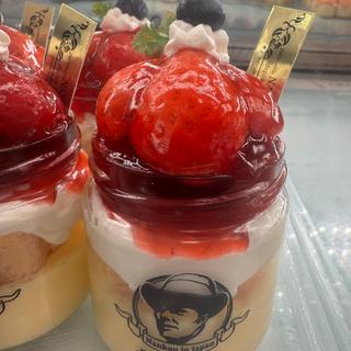 苺パフェ