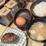 熟成ニクノカタマリハンバーグ定食 極上紅花たまご付き