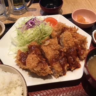 デミグラスチキンカツ　鳥増し　定食