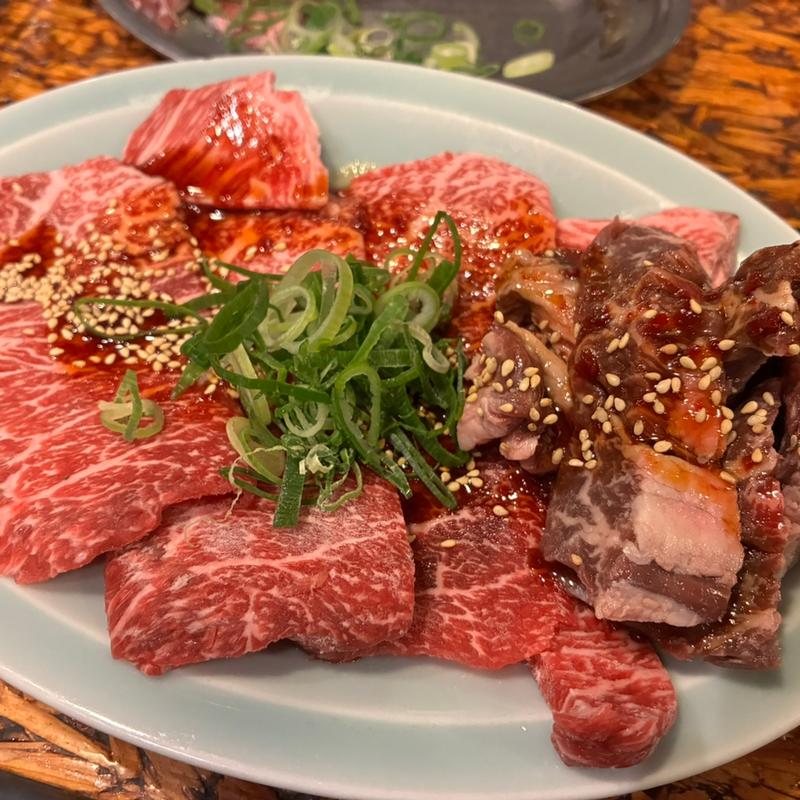 和牛生ロース（1,100)+ハラミ(1,210)(焼肉ホルモン肉五郎 天満本店)