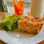 週替りキッシュ(白インゲン豆とベーコン、カマンベールチーズのキッシュ)