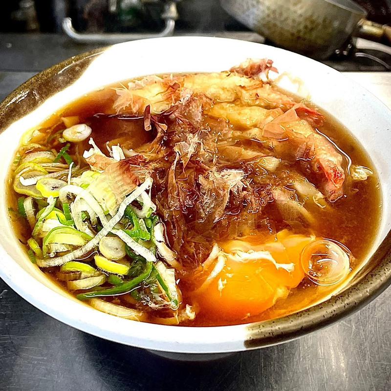 海老天きしめん 玉子(きしめん住よし JR名古屋駅新幹線上りホーム南店)