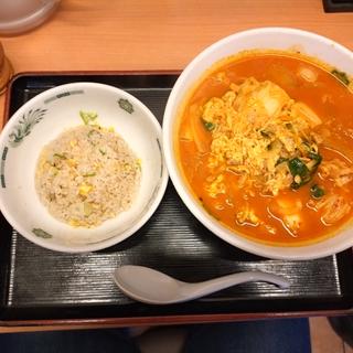 チゲ味噌ラーメン　半炒飯
