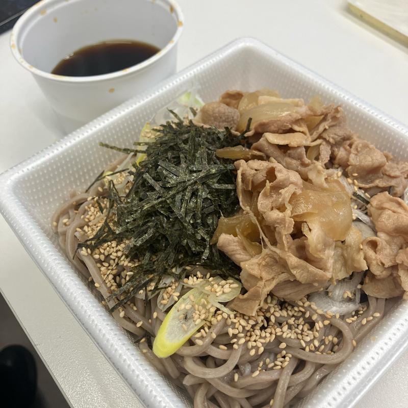 ポーク肉蕎麦(なぜ蕎麦にラー油を入れるのか。渋谷店)