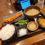 厚切り銀鮭塩焼き定食ご飯大盛り＋大根キンピラ＋インゲン胡麻和え